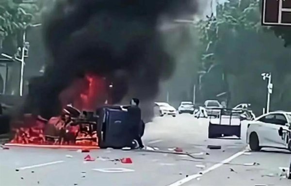 鑫恒盈配资 路遇交通事故镇干部冲进火海救人，已申报见义勇为