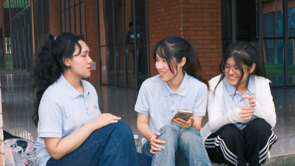 首胜证券 留学生志愿者：世运会让世界更相知相融